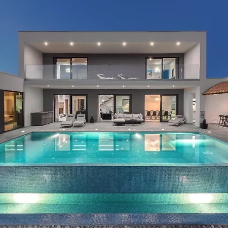 Mit Grossem Infinity-pool - Ladesaeule Gratis بيت للعطل Štokovci