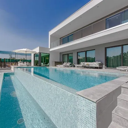 بيت للعطل Mit Grossem Infinity-pool - Ladesaeule Gratis *