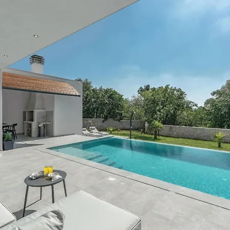 Holiday home Mit Grossem Infinity-pool - Ladesaeule Gratis Stokovci