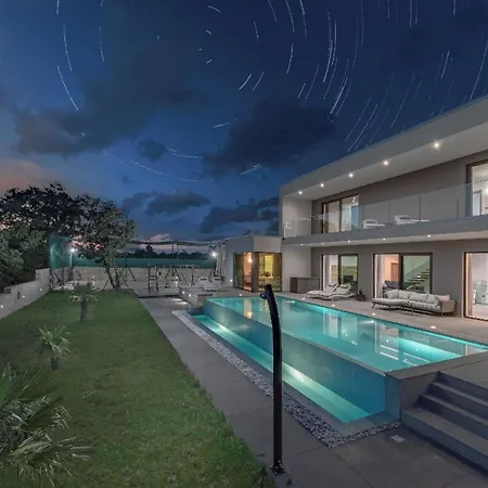 Mit Grossem Infinity-pool - Ladesaeule Gratis Štokovci