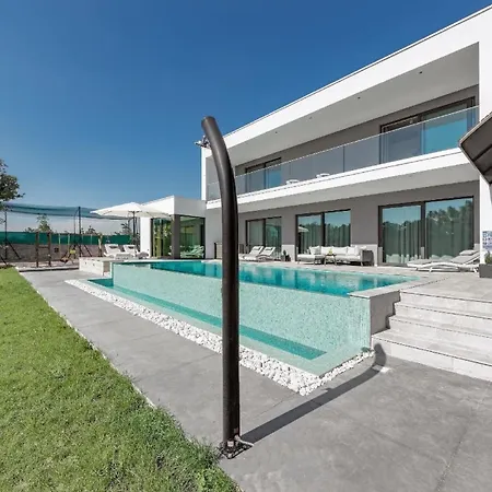 Holiday home Mit Grossem Infinity-pool - Ladesaeule Gratis Stokovci