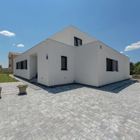 Mit Grossem Infinity-pool - Ladesaeule Gratis Holiday home
